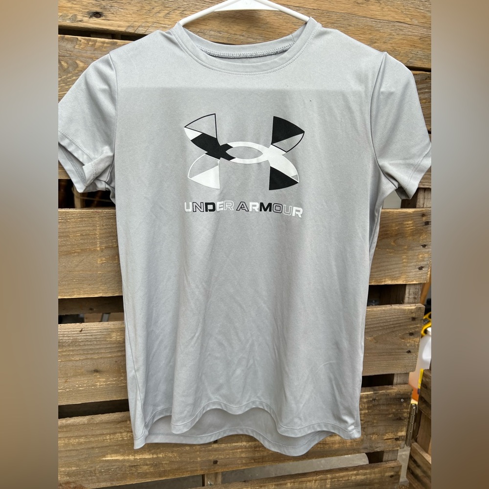 Girls Under Armour top